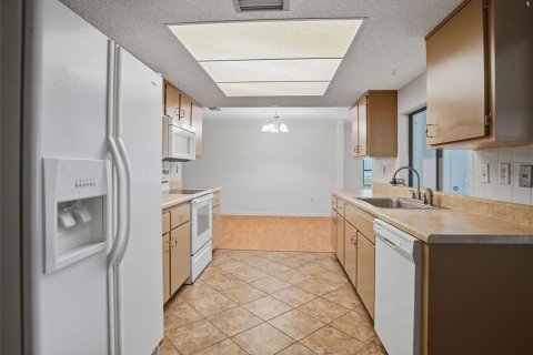Casa en venta en Spring Hill, Florida, 2 dormitorios, 138.05 m2 № 2363227 - foto 15