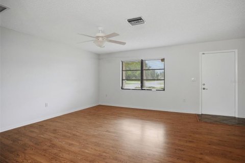 Casa en venta en Spring Hill, Florida, 2 dormitorios, 138.05 m2 № 2363227 - foto 7