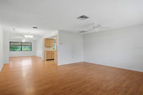 Casa en venta en Spring Hill, Florida, 2 dormitorios, 138.05 m2 № 2363227 - foto 5