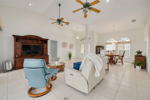 Villa ou maison à vendre à Palm Harbor, Floride: 4 chambres, 210.42 m2 № 2400945 - photo 11