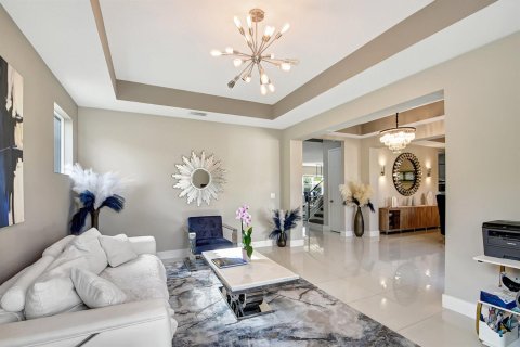 House in West Palm Beach, Florida 5 bedrooms, 362.5 sq.m. № 2190811 - photo 8