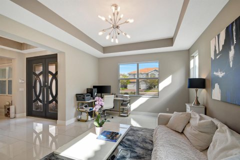House in West Palm Beach, Florida 5 bedrooms, 362.5 sq.m. № 2190811 - photo 7