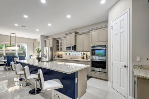 House in West Palm Beach, Florida 5 bedrooms, 362.5 sq.m. № 2190811 - photo 13