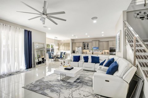 House in West Palm Beach, Florida 5 bedrooms, 362.5 sq.m. № 2190811 - photo 18