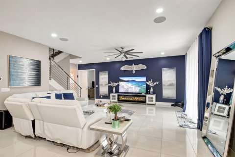 House in West Palm Beach, Florida 5 bedrooms, 362.5 sq.m. № 2190811 - photo 16