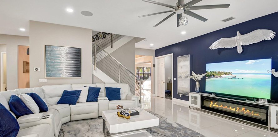 House in West Palm Beach, Florida 5 bedrooms, 362.5 sq.m. № 2190811