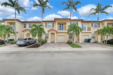 Adosado en venta en Miami, Florida, 3 dormitorios, 155.15 m2 № 1942169 - foto 10