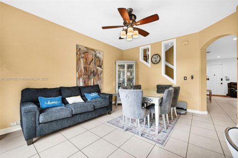 Adosado en venta en Miami, Florida, 3 dormitorios, 155.15 m2 № 1942169 - foto 18