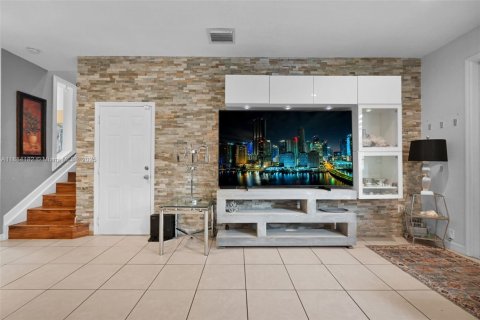 Adosado en venta en Miami, Florida, 3 dormitorios, 155.15 m2 № 1942169 - foto 13