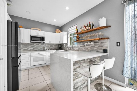 Adosado en venta en Miami, Florida, 3 dormitorios, 155.15 m2 № 1942169 - foto 20
