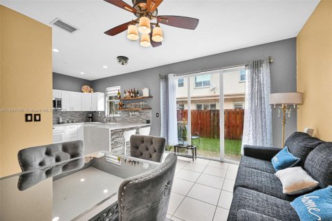 Adosado en venta en Miami, Florida, 3 dormitorios, 155.15 m2 № 1942169 - foto 17