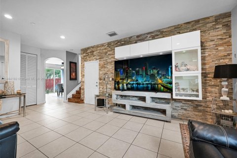 Adosado en venta en Miami, Florida, 3 dormitorios, 155.15 m2 № 1942169 - foto 2