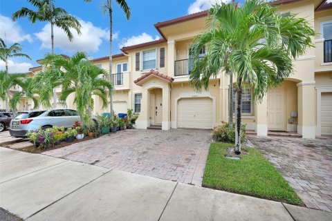 Adosado en venta en Miami, Florida, 3 dormitorios, 155.15 m2 № 1942169 - foto 1