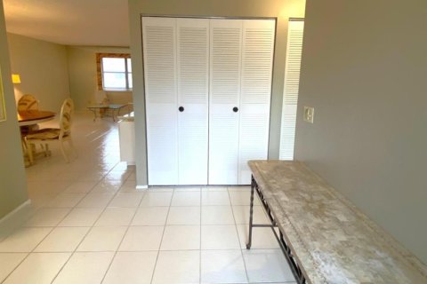 Townhouse in Royal Palm Beach, Florida 2 bedrooms, 120.59 sq.m. № 2147215 - photo 2