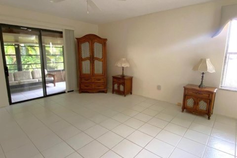Townhouse in Royal Palm Beach, Florida 2 bedrooms, 120.59 sq.m. № 2147215 - photo 9