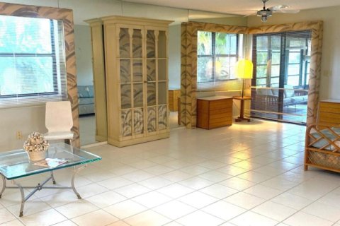 Townhouse in Royal Palm Beach, Florida 2 bedrooms, 120.59 sq.m. № 2147215 - photo 7