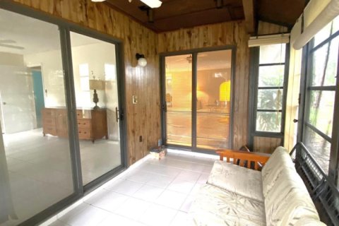 Townhouse in Royal Palm Beach, Florida 2 bedrooms, 120.59 sq.m. № 2147215 - photo 15