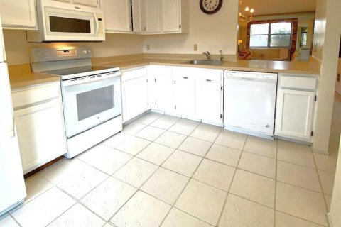 Townhouse in Royal Palm Beach, Florida 2 bedrooms, 120.59 sq.m. № 2147215 - photo 4