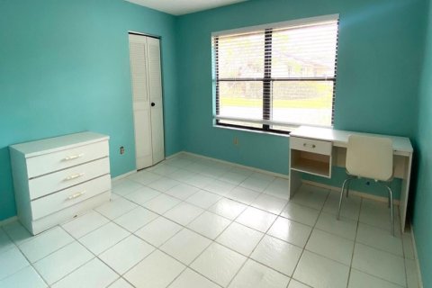 Townhouse in Royal Palm Beach, Florida 2 bedrooms, 120.59 sq.m. № 2147215 - photo 13