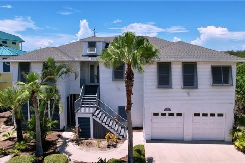 Villa ou maison à Tarpon Springs, Floride 4 chambres, 254.46 m2 № 2111506