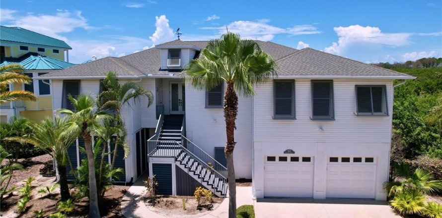 Villa ou maison à Tarpon Springs, Floride 4 chambres, 254.46 m2 № 2111506