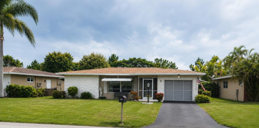 House in Deerfield Beach, Florida 2 bedrooms, 125.98 sq.m. № 2395505