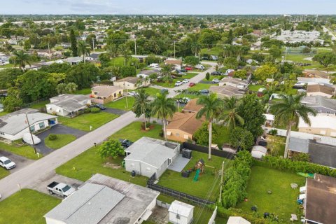 Villa ou maison à vendre à Margate, Floride: 3 chambres, 80.45 m2 № 2387033 - photo 28