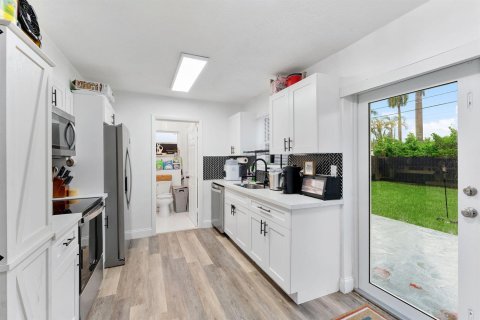 Villa ou maison à vendre à Margate, Floride: 3 chambres, 80.45 m2 № 2387033 - photo 4