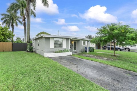 Villa ou maison à vendre à Margate, Floride: 3 chambres, 80.45 m2 № 2387033 - photo 2