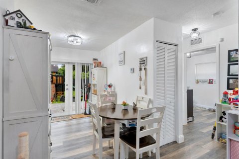 Villa ou maison à vendre à Margate, Floride: 3 chambres, 80.45 m2 № 2387033 - photo 3