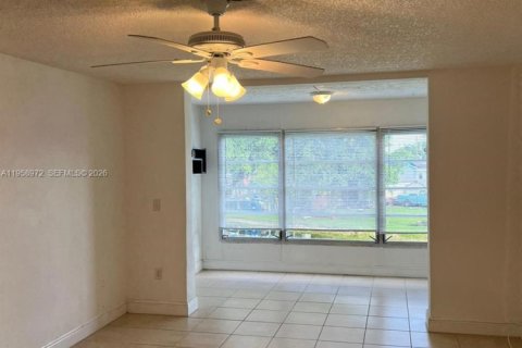 Condominio en alquiler en Margate, Florida, 1 dormitorio, 66.89 m2 № 2017802 - foto 16