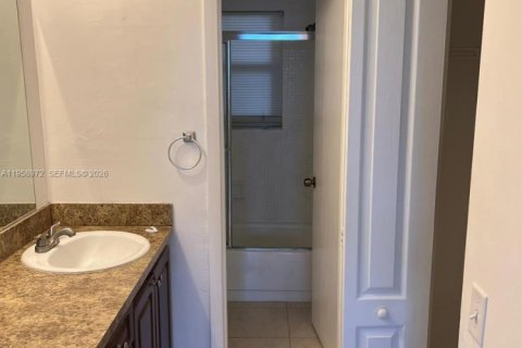 Condominio en alquiler en Margate, Florida, 1 dormitorio, 66.89 m2 № 2017802 - foto 17