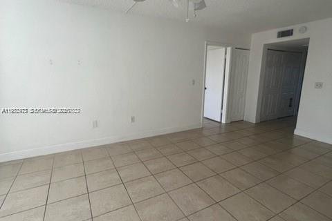 Condominio en alquiler en Margate, Florida, 1 dormitorio, 66.89 m2 № 2017802 - foto 9