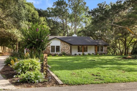 House in DeLand, Florida 3 bedrooms, 149.39 sq.m. № 1901525 - photo 1