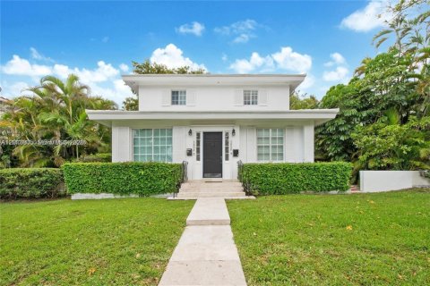 Commercial property in Coral Gables, Florida 254.09 sq.m. № 2076283