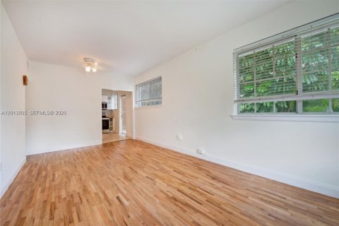 Commercial property in Coral Gables, Florida 254.09 sq.m. № 2076283 - photo 4