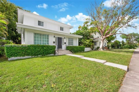 Commercial property in Coral Gables, Florida 254.09 sq.m. № 2076283 - photo 12