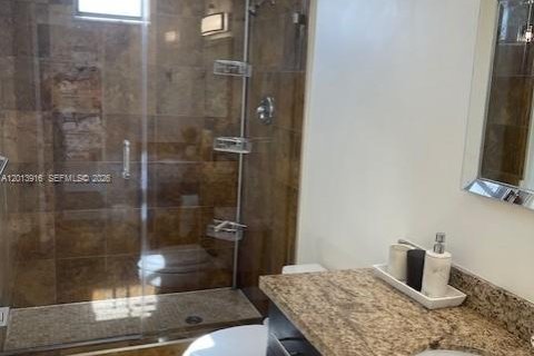 Condo in Hallandale Beach, Florida, 2 bedrooms № 2076177 - photo 19