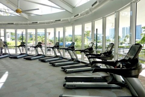 Condo in Hallandale Beach, Florida, 2 bedrooms № 2076177 - photo 30