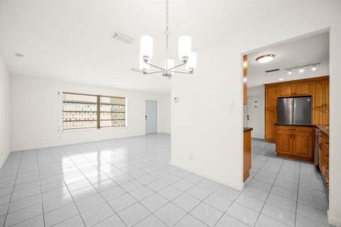 House in Margate, Florida 3 bedrooms, 147.44 sq.m. № 2173945 - photo 11