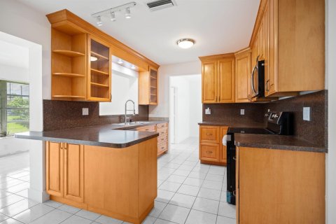 House in Margate, Florida 3 bedrooms, 147.44 sq.m. № 2173945 - photo 16