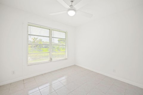House in Margate, Florida 3 bedrooms, 147.44 sq.m. № 2173945 - photo 22