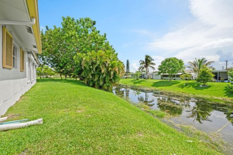 House in Margate, Florida 3 bedrooms, 147.44 sq.m. № 2173945 - photo 29