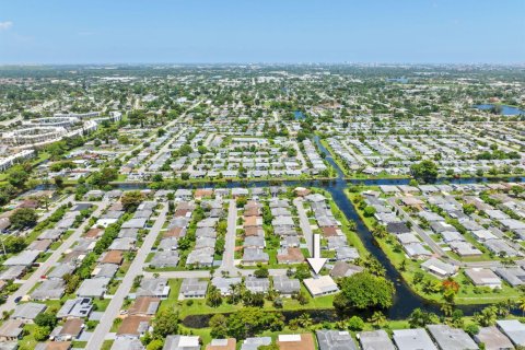 House in Margate, Florida 3 bedrooms, 147.44 sq.m. № 2173945