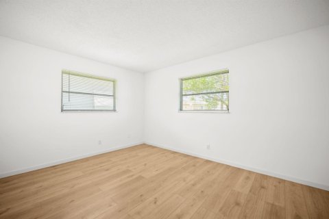 House in Margate, Florida 3 bedrooms, 147.44 sq.m. № 2173945 - photo 20