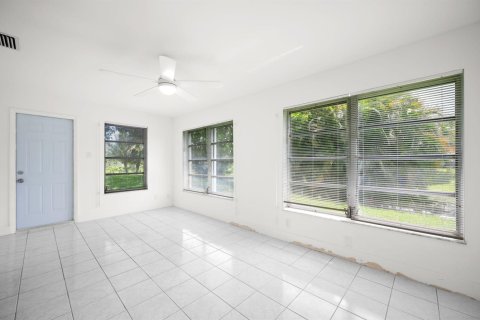 House in Margate, Florida 3 bedrooms, 147.44 sq.m. № 2173945 - photo 13