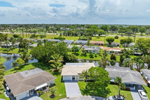 House in Margate, Florida 3 bedrooms, 147.44 sq.m. № 2173945 - photo 3