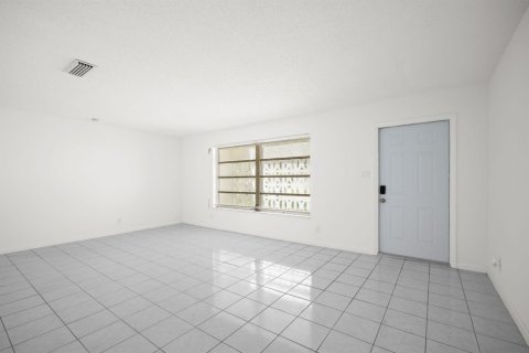 House in Margate, Florida 3 bedrooms, 147.44 sq.m. № 2173945 - photo 7