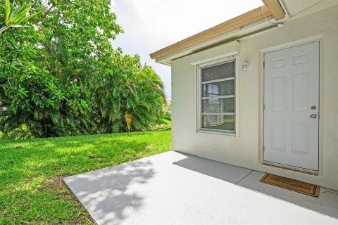 House in Margate, Florida 3 bedrooms, 147.44 sq.m. № 2173945 - photo 25