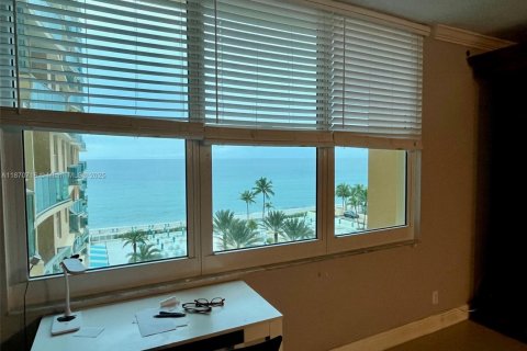 Купить кондоминиум в Холливуд, Флорида 45.15м2, № 2014246 - фото 2